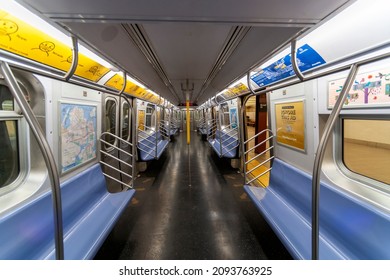 New York NY USA-December 20, 2021 Empty Train Waiting At The Broad Street Subway Station In New York