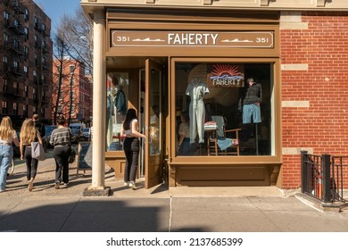 New York NY USA-March 18, 2022 People Take Advantage Of The Unseasonable Warm Weather In While Shopping On Bleecker Street In Greenwich Village In New York