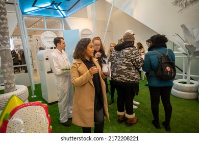 New York NY USA-November 14, 2018 Visitors Enjoy Smoothies, Soups And Harvest Bowls At The Daily Harvest Subscription Meal Start-up 