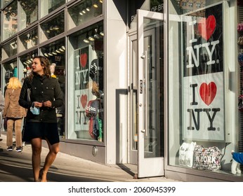 New York NY USA-October 17, 2021 Souvenir Store In New York