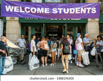 New York NY/USA-August 25, 2019 Hundreds Of NYU Students, Some With Their Families, Descend On Bed Bath And Beyond In The Ladies Mile Shopping District To Furnish Their Dorm Rooms