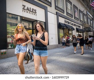 New York NY/USA-August 26, 2016 Signet JewelerÕs Zales Jewelers Store On Fifth Avenue In New York