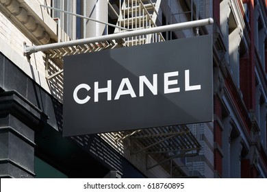 NEW YORK - SEPTEMBER 7: Chanel Store Black Sign In 139 Spring St, Soho In A Sunny Day On September 7, 2016 In New York. Chanel Is A Fashion House Founded In 1909.