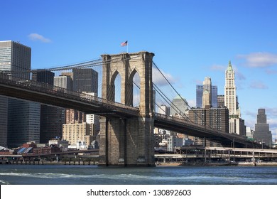 New York skyline showing Brooklyn Bridge