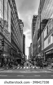 New York, United Stated Of America - September 20, 2015: People Crossing W33rd Street On The Avenue Of The America's, Or Sixth Avenue, In Manhattan On A September Evening In 2015 In Black And White