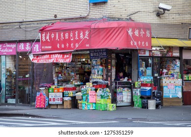 New York, United States Of America - November 11, 2016: A Corner Store In Chinatown District In Manhattan