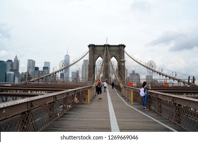 New York, USA - 12/11/2015: View of Brooklin bridge