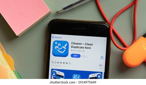 New York, USA - 27 September 2020: Cleaner Clean Duplicate Item mobile app logo on phone screen close up, Illustrative Editorial.