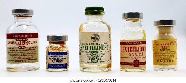 New York, USA – April 18, 2021: Vintage 1950s Vials of PENICILLIN G Produced by CSC Pharmaceuticals New York, PFIZER New York, SPECIA Paris, LEO Rome and SQUIBB Rome.