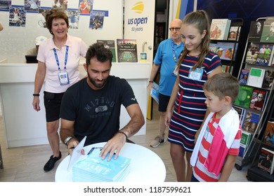 New York, USA – August 25, 2018:  Atmosphere About During Us Open Championship Kids Day (Arthur Ashe Kids' Day) Horia Tecau Signs Autographs To The Fans In Flushing, New York, United States Of America