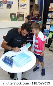 New York, USA – August 25, 2018:  Atmosphere About During Us Open Championship Kids Day (Arthur Ashe Kids' Day) Horia Tecau Signs Autographs To The Fans In Flushing, New York, United States Of America