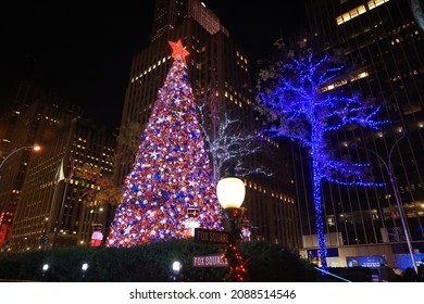 NEW YORK, NEW YORK USA - DECEMBER 4, 2021: The Christmas Tree Outside The News Corp. Building In Midtown Manhattan In New York City. (Photo: Gordon Donovan)