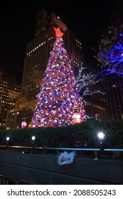 NEW YORK, NEW YORK USA - DECEMBER 5, 2021: The Christmas Tree Outside The News Corp. Building In Midtown Manhattan In New York City. (Photo: Gordon Donovan)
