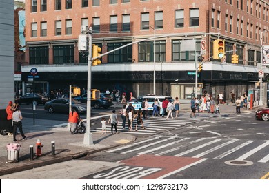 New York, USA - June 01, 2018: People Walking On A Street In Harlem, NYC. Since The 1920s, Harlem Has Been Known As A Major African American Residential, Cultural And Business Center. 