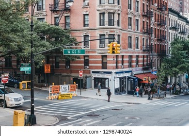 New York, USA - June 01, 2018: People Walking On A Street In Harlem, NYC. Since The 1920s, Harlem Has Been Known As A Major African American Residential, Cultural And Business Center. 