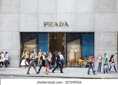 3,963 Fifth avenue shopping Images, Stock Photos & Vectors | Shutterstock