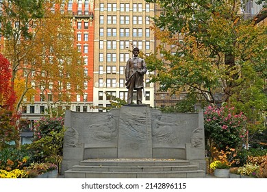 NEW YORK, USA - NOV 18, 2021: Admiral David Glasgow Farragut Monument In Madison Square Park. New York City