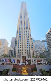 NEW YORK, USA, OCTOBER 10, 2022:: Rockefeller Center Is A Complex Of 19 Commercial Buildings, Built By The Rockefeller Family, Located In Midtown Manhattan.