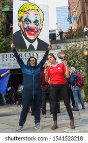 New York, USA, Oktober 25, 2019 Peaceful Chile Demonstration Opposite The UN Building. Protestors Are Demonstrating Against The Rising Cost Of Living And Income Inequality By Banging Kitchen Pots.