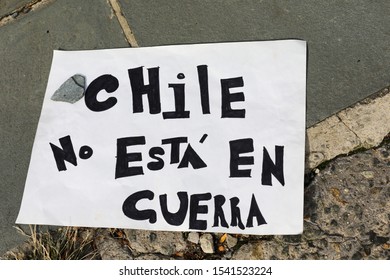 New York, USA, Oktober 25, 2019 Peaceful Chile Demonstration Opposite The UN Building. Protestors Are Demonstrating Against The Rising Cost Of Living And Income Inequality By Banging Kitchen Pots.