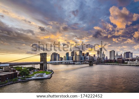 Similar – Foto Bild Brooklyn Bridge im Sonnenuntergang mit Schnee und Sonne