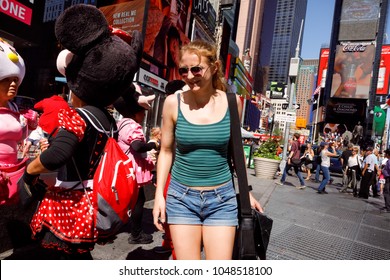 NEW YORK, USA - Sep 23, 2017: Manhattan Street Scene. New Yorkers And Tourists In A Hurry About Their Business, Walking And Relaxing On Times Square. Heroes Of Cartoons On The Streets Of Manhattan