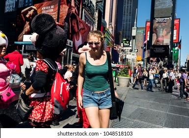 NEW YORK, USA - Sep 23, 2017: Manhattan Street Scene. New Yorkers And Tourists In A Hurry About Their Business, Walking And Relaxing On Times Square. Heroes Of Cartoons On The Streets Of Manhattan