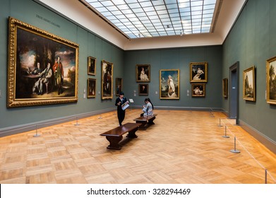 NEW YORK, USA - SEP 25, 2015: European Painter's Picture Gallery In The Metropolitan Museum Of Art (the Met), The Largest Art Museum In The United States Of America