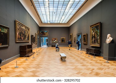 NEW YORK, USA - SEP 25, 2015: European Painter's Picture Gallery In The Metropolitan Museum Of Art (the Met), The Largest Art Museum In The United States Of America