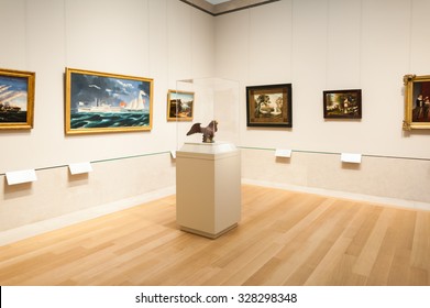 NEW YORK, USA - SEP 25, 2015: Picture Gallery In The Metropolitan Museum Of Art (the Met), The Largest Art Museum In The United States Of America