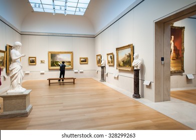 NEW YORK, USA - SEP 25, 2015: Picture Gallery In The Metropolitan Museum Of Art (the Met), The Largest Art Museum In The United States Of America