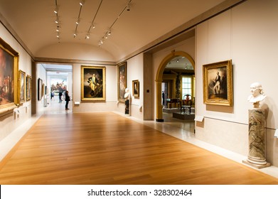 NEW YORK, USA - SEP 25, 2015: Picture Gallery In The Metropolitan Museum Of Art (the Met), The Largest Art Museum In The United States Of America