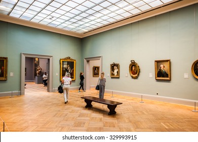 NEW YORK, USA - SEP 25, 2015: European Painter's Picture Gallery In The Metropolitan Museum Of Art (the Met), The Largest Art Museum In The United States Of America