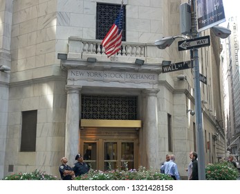 NEW YORK, NEW YORK, USA - SEPTEMBER 15, 2015: Floor Traders Outside A Side Entrance Of The Stock Exchange On Wall Street