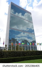 New York, USA - September 29, 2021: The World Nations Flags Flying In Front Of The United Nations Secretariat Building During The 76th General Assembly Regular Session At UN Headquarters In NYC