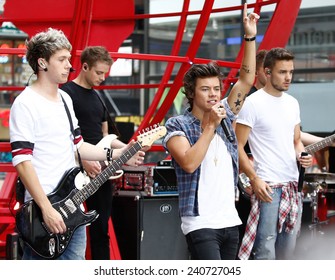 NEW YORK-AUG 26: (L-R) Niall Horan, Liam Payne & Harry Styles Of One Direction Perform On NBC's 'Today Show' At Rockefeller Plaza On August 23, 2013 In New York City.