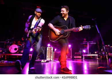 NEW YORK-FEB 25: Singer Chris Young Performs Onstage At The PlayStation Theater On February 25, 2016 In New York City.