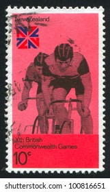 NEW ZEALAND - CIRCA 1974: Stamp Printed By New Zealand, Shows Bicycling And British Commonwealth Games Emblem, Circa 1974