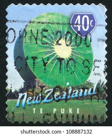 NEW ZEALAND - CIRCA 1998: Stamp Printed By New Zealand, Shows Kiwifruit, The Symbol Of Te Puke Town, Circa 1998