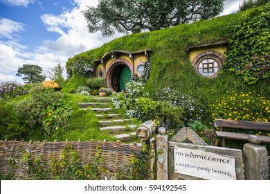 New Zealand - Hobbiton - Movie Set - Lord Of The Rings
