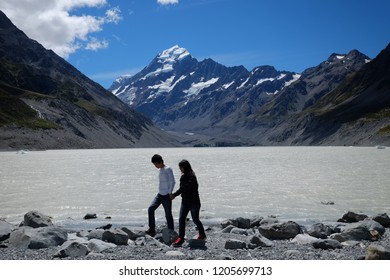 NEW ZEALAND, SOUTH ISLAND, MOUNT COOK - FEBRUARY 2016: An Unidentified Couple Explores Mount Cook,New Zealand. Working Holiday Visa Is A Popular Way To Explore New Zealand And Other Countries.