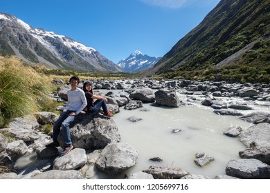 NEW ZEALAND, SOUTH ISLAND, MOUNT COOK - FEBRUARY 2016: An Unidentified Couple Explores Mount Cook,New Zealand. Working Holiday Visa Is A Popular Way To Explore New Zealand And Other Countries.