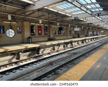 Newark-New Jersey-United States - Penn station Newark waiting train
