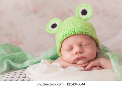 newborn frog hat