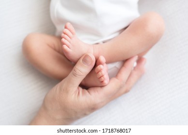 Pie Del Bebe Images Stock Photos Vectors Shutterstock