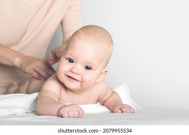 490 Baby with colic massage Images, Stock Photos & Vectors | Shutterstock