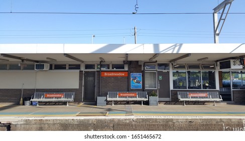 Newcastle, Australia - Jan 2020: Selective Focus View Of The Empty Train Platform At Broadmeadow Railway Station. Is A Major Regional Interchange Located On The Main North Line.