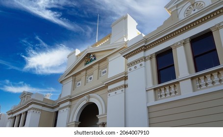 Newcastle, Australia - Oct 2021: Building View Of The Nihon University Campus, First Oversea Campus. Nihon Daigaku Abbreviated As Nichidai, Is Private Research University. Former Newcastle Courthouse