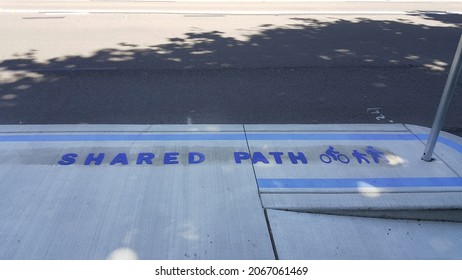 Newcastle, Australia - Oct 2021: Selective Focus View Of The Shared Path Sign On The Road (walking Trails And Cycling Paths) AtNewcaslt CBD. Bike-friendly Place, Pedestrians And Cyclist Safety