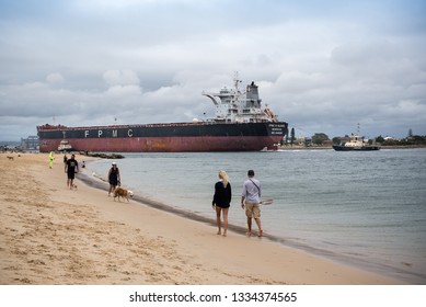 Newcastle, NSW, Australia- January 2019: Nestled In Newcastle Harbour, The Horseshoe Beach Is Ideal For Young Children & Also A Popular Leash Free Area Among Dog Owners.